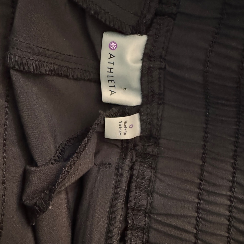 Athleta black Cropped Jogger Pants size 0  used . - Picture 9 of 12